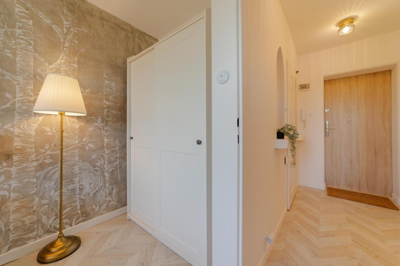 Butas Artistic Pearl Mokotow, Piwarskiego 11 *