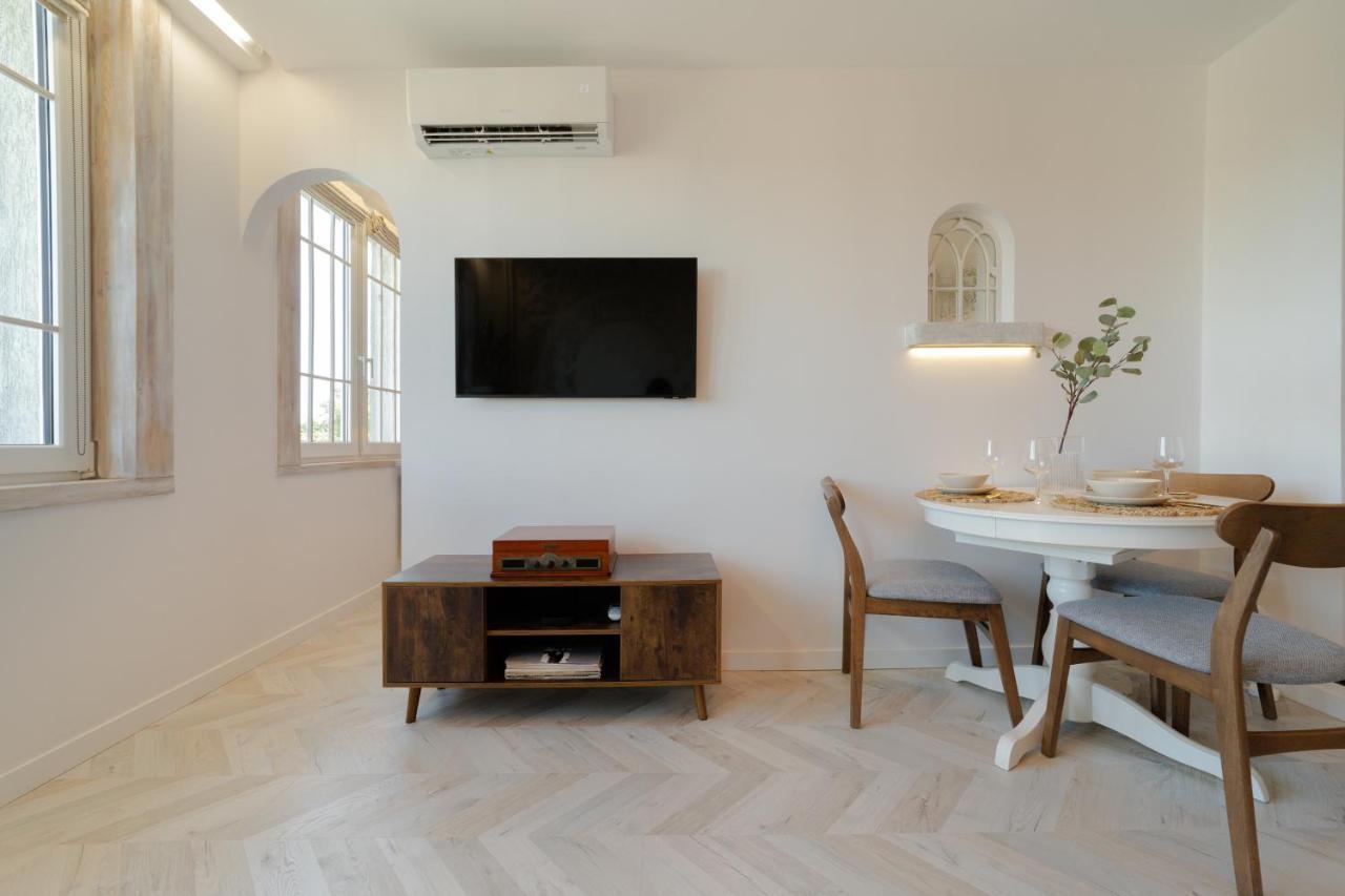 Butas Artistic Pearl Mokotow, Piwarskiego 11 Warsaw